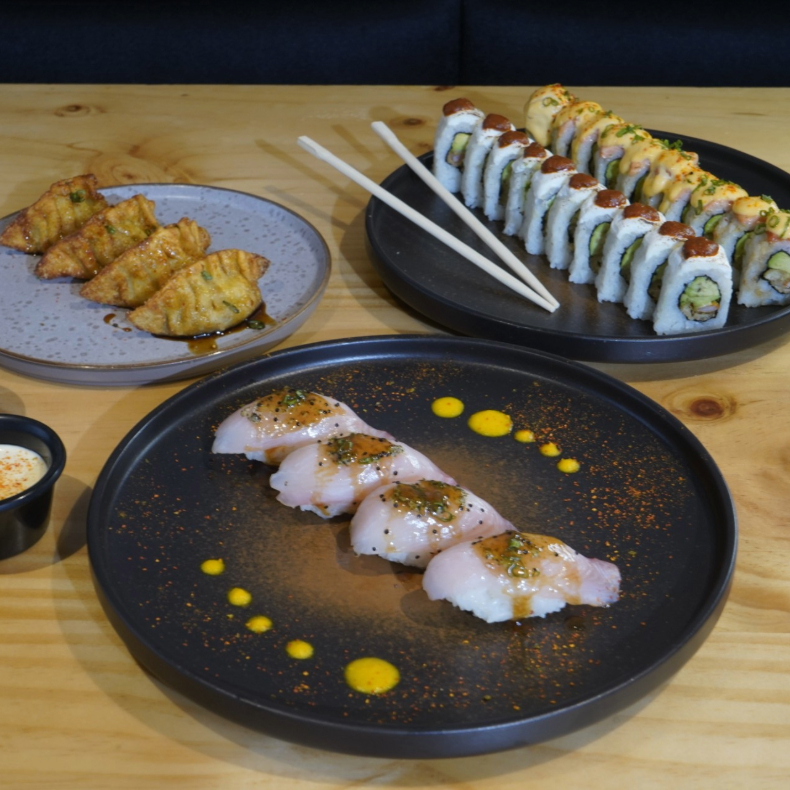 20 Makis + 4 Gyozas + 4 Nigiris a S/54.90